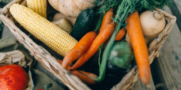 grand panier de légumes